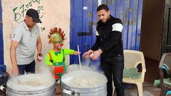 تكية المخيم المتنقلة بمشاركة الطباخ المهرج عمو سكر