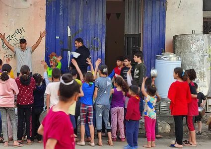 تكية المخيم المتنقلة بمشاركة الطباخ المهرج عمو سكر