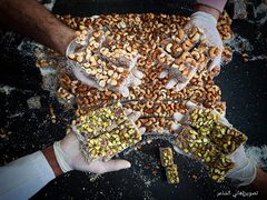 مصانع الحلقوم في قطاع غزة تنشط استعدادًا لموسم عيد الفطر المبارك ..