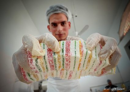 مصانع الحلقوم في قطاع غزة تنشط استعدادًا لموسم عيد الفطر المبارك