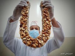 مصانع الحلقوم في قطاع غزة تنشط استعدادًا لموسم عيد الفطر المبارك ..