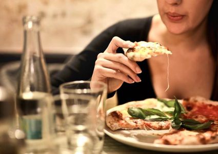 تجنب البيتزا في رمضان.. والسبب!