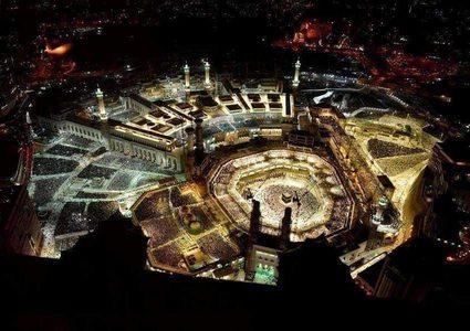 مشاهد مهيبة تُظهِر امتلاء الحرم المكّي وساحاته هذه الليلة
