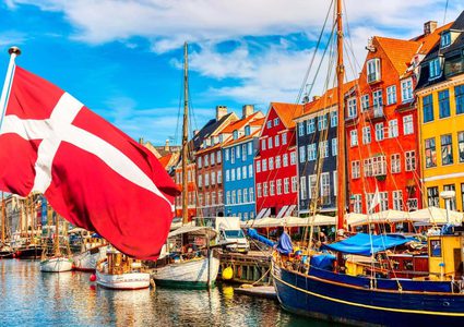 الدنمارك أول دولة في العالم توقف تطعيمات كورونا