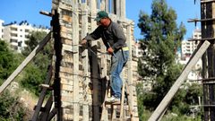 نحو مليون عامل في فلسطين بينهم 372 ألف عاطل عن العمل