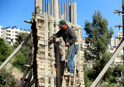 نحو مليون عامل في فلسطين بينهم 372 ألف عاطل عن العمل