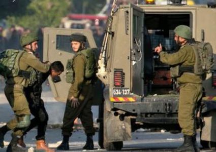 قوات الاحتلال تعتقل شابا شرق بيت لحم