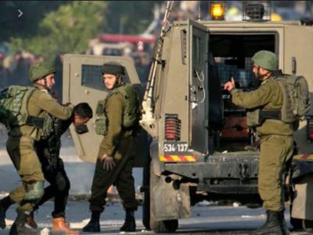 قوات الاحتلال تعتقل شابا شرق بيت لحم