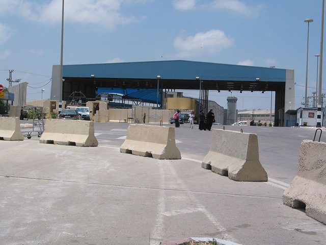 الاحتلال يعتقل مواطنا من غزة على معبر بيت حانون