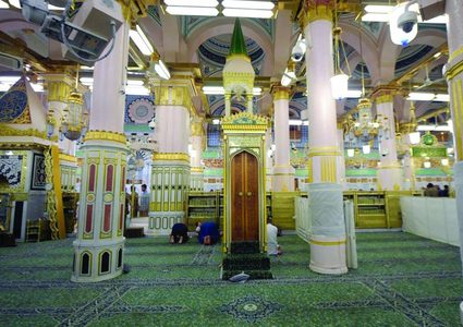 وكالة شؤون المسجد النبوي تعلّق زيارة الروضة الشريفة