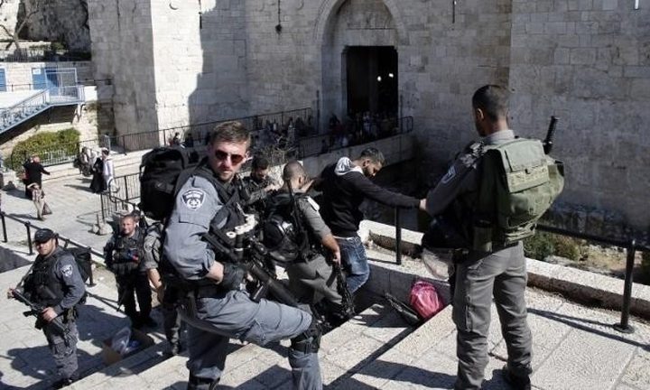 اعتقال فتاة من منطقة باب العمود في القدس