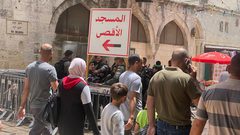 مئات الآلاف يتوافدون لأداء صلاة الجمعة في الأقصى