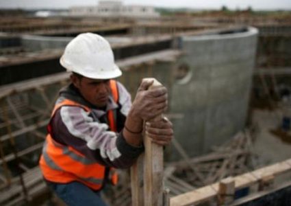 "فتح": عمال فلسطين أبطال في معركتي التحرير والبناء وحقوقهم على رأس أولوياتنا