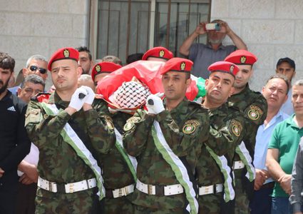 تشييع جثمان الشهيد عدوان إلى مثواه الأخير في عزون بقلقيلية