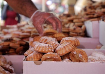 دولة تعلن أن اليوم أول أيام عيد الفطر