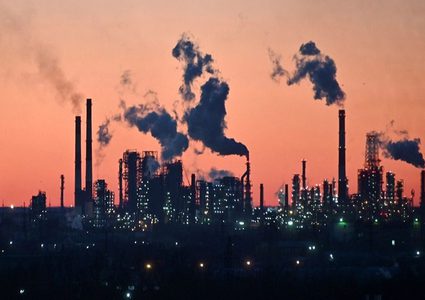 الاتحاد الأوروبي يفرض حظراً على واردات النفط الروسي بحلول نهاية العام