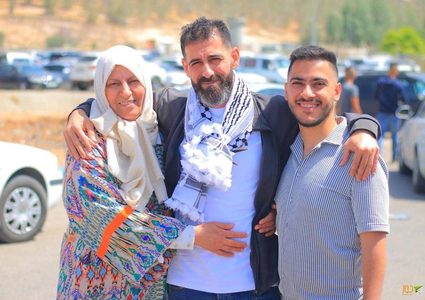 الاحتلال يفرج عن الأسير فادي أبو علي بعد أن أمضى 20 عامًا في الأسر