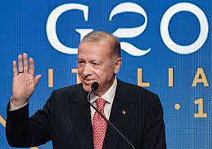 أردوغان يؤكد مواصلة المساعي لإيجاد حل دبلوماسي للأزمة الأوكرانية