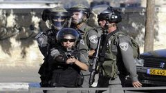 اللد: اعتقال أربعة أشخاص بتهمة الاعتداء على شرطة الاحتلال