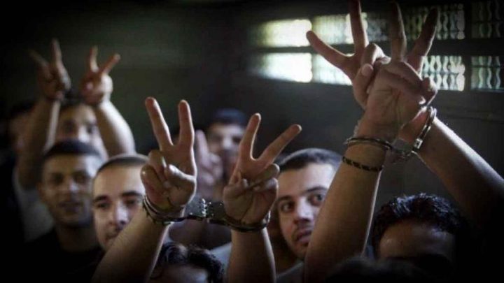 المعتقلون إدارياً يواصلون مقاطعة محاكم الاحتلال لليوم الـ 122