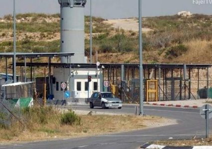 الاحتلال يغلق مدخلي مخيم الفوار وبلدة دورا بالخليل