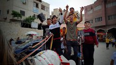 بهجة الأطفال في ساحة القلعة وسط محافظة خان يونس جنوبي قطاع غزة.
