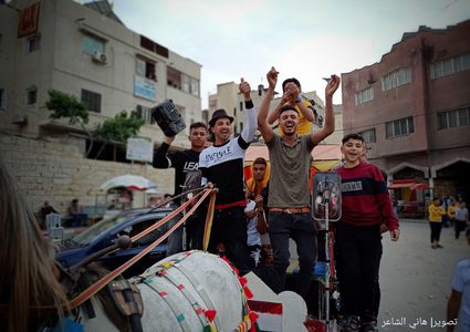 فرحة الأطفال بالعيد في ساحة القلعة وسط خان يونس