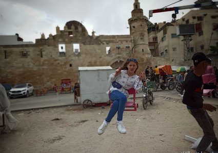 فرحة الأطفال بالعيد في ساحة القلعة وسط خان يونس
