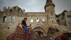 فرحة الأطفال بالعيد في ساحة القلعة وسط خان يونس