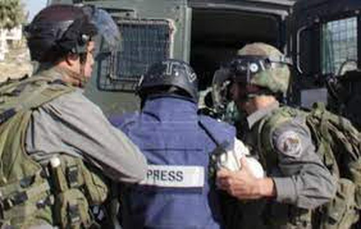 الاحتلال يواصل اعتقال (15) صُحفيًا فلسطينيًا