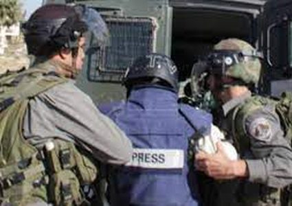 الاحتلال يواصل اعتقال (15) صُحفيًا فلسطينيًا