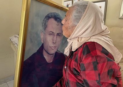 الرجوب: الرئيس أوصى بفتح بيت عزاء لوالدة عميد الأسرى الفلسطينيين