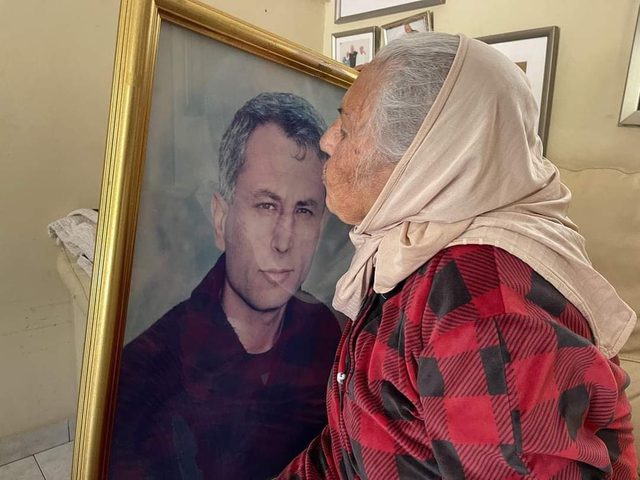 الرجوب: الرئيس أوصى بفتح بيت عزاء لوالدة عميد الأسرى الفلسطينيين