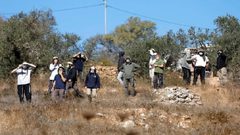 مستوطنون يحاولون الاستيلاء على أرض زراعية ببلدة الخضر