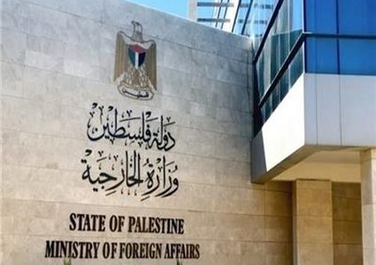 الخارجية تحمّل بينيت المسؤولية عن عودة التصعيد في الأقصى