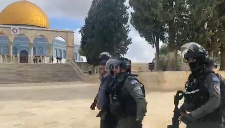 وزير الأوقاف الأردني يحذر من تصعيد الأمور في الأقصى