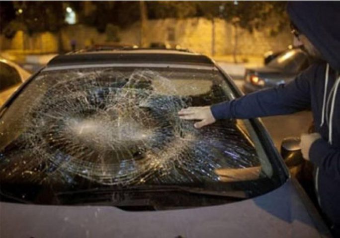 مستوطنون يهاجمون مركبات المواطنين جنوب بيت لحم
