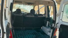 إصابة عدد من المواطنين إثلا اندلاع شجار تخلله تحطيم سيارة في يطا جنوب الخليل