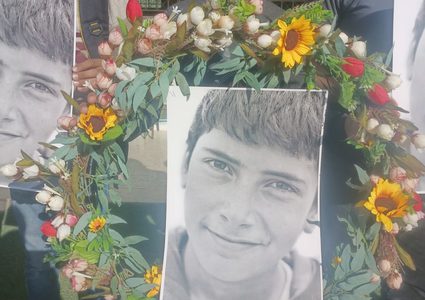 زملاء الفتى أشرف حمايل يستذكرونه بعد عودتهم لمقاعد الدراسة