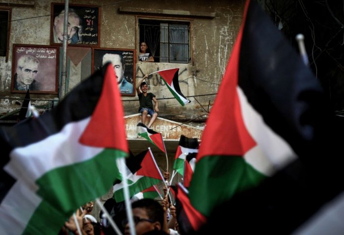 وزير العمل اللبناني: متمسكون بقرار السماح للفلسطينيين بالعمل
