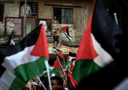 وزير العمل اللبناني: متمسكون بقرار السماح للفلسطينيين بالعمل