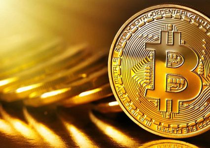 عملة "بيتكوين" تتراجع وتتجه إلى أدنى مستوى منذ نحو عام