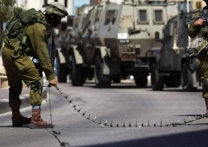 الاحتلال ينصب حواجز عسكرية ويكثف انتشاره في الخليل