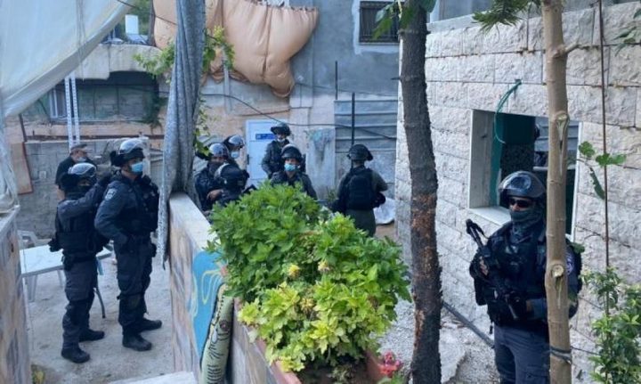 الاحتلال يحاصر بناية عائلة الرجبي في سلوان تمهيدا لهدمها