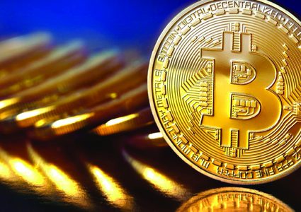 العملة المشفرة بيتكوين تسجل أدنى مستوى لها في 10 أشهر