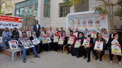 اعتصام أمام مقر الصليب الأحمر في البيرة دعما للأسرى