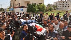 لحظة تشييع جثمان الشهيدة الصحفية شيرين أبو عاقلة في جنين