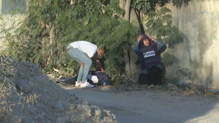 تونس: وقفة تنديد بجريمة اغتيال الإعلامية شيرين أبو عاقلة