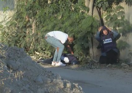 تونس: وقفة تنديد بجريمة اغتيال الإعلامية شيرين أبو عاقلة
