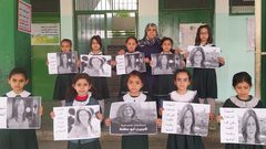 طلبة مدارس غزة يقفون حدادا على روح الشهيدة أبو عاقلة